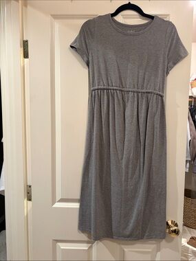 Isabel Maternity by Ingrid & Isabel Heather Gray Short Sleeve Midi Dress